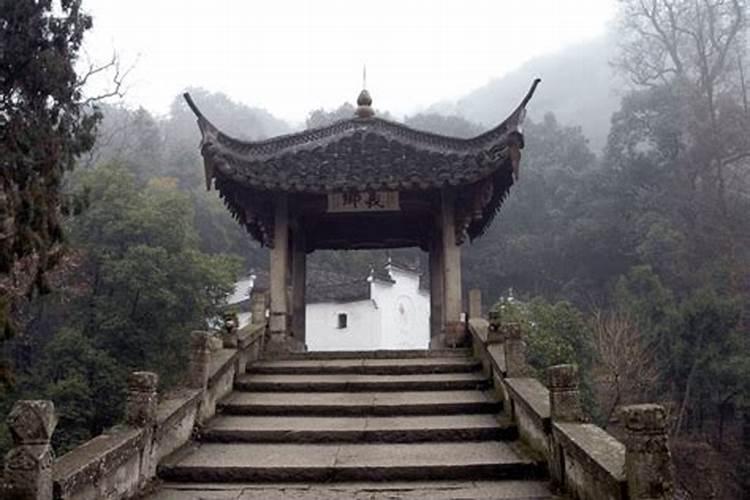 阳台上的空调位可以砸吗