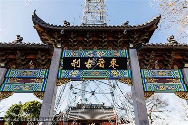  阴宅案山朝山的讲究？