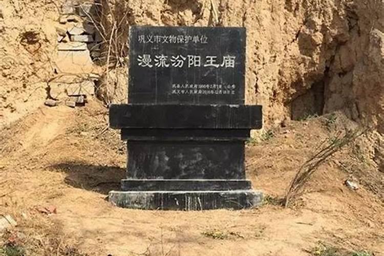本人家里是别墅,请问养什么看门狗比较好？最好不叫的