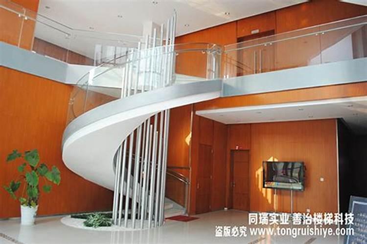 办公室大门对着楼梯口好不好