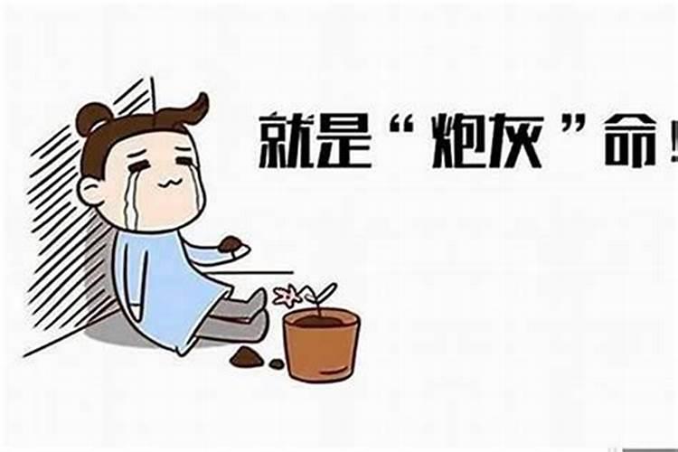 开国大典在构图上突出重点表现在哪里