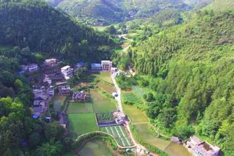 三面环山一面水在风水上市什么布局