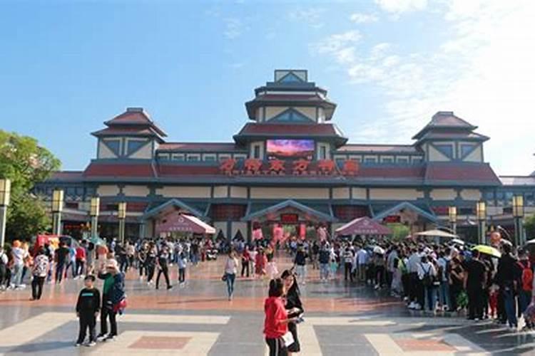 为什么家里的窗口要冲外放面小镜子