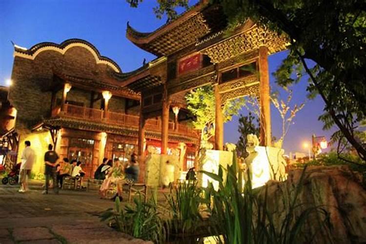...请问一下大师,字体的朝向,应该朝向里还是朝向门