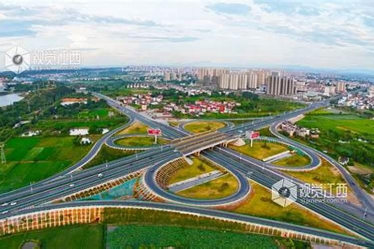 请问大师,别墅院子不方正,西南角大怎么化解？