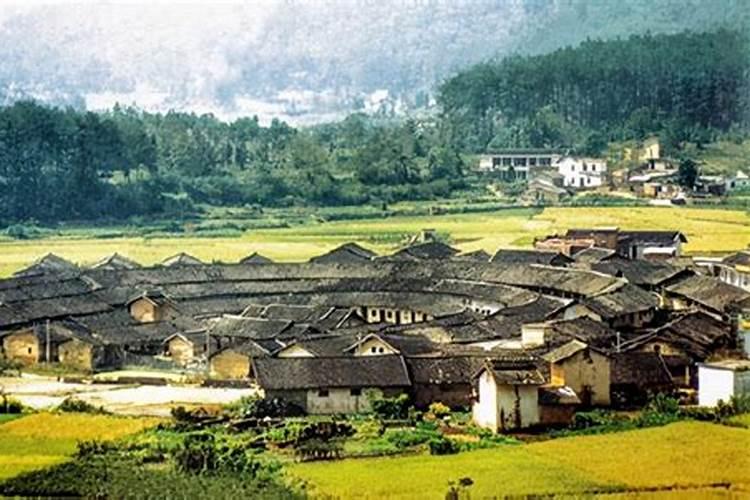 ...也有加前或后围龙屋。分别的附在的风水含义是什么？