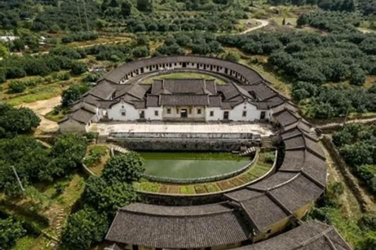 现在在国内想学风水学,那个大学有这个能力,有前途吗？