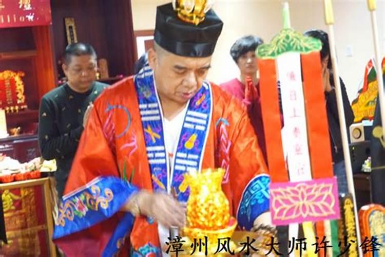 卧室的衣柜是打到顶好还是到门头好
