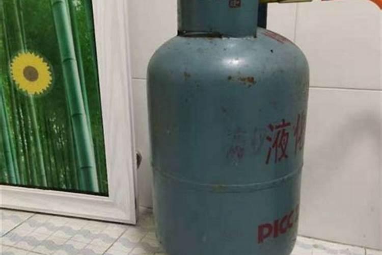 算命先生说的话能相信吗？有些事他说的好真,真的发生过他也说出来了...