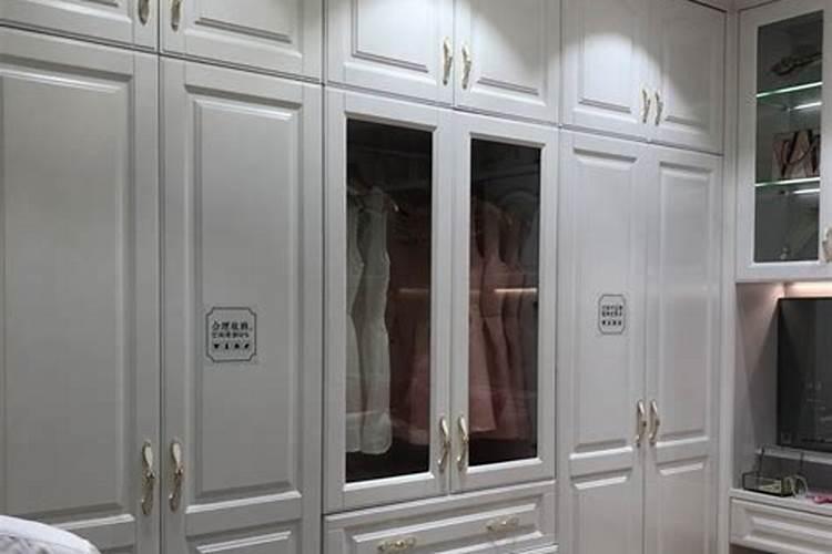 衣柜靠东墙好还是西墙好