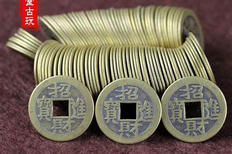 家里门对门挂几串五帝钱挂一串还是两串？