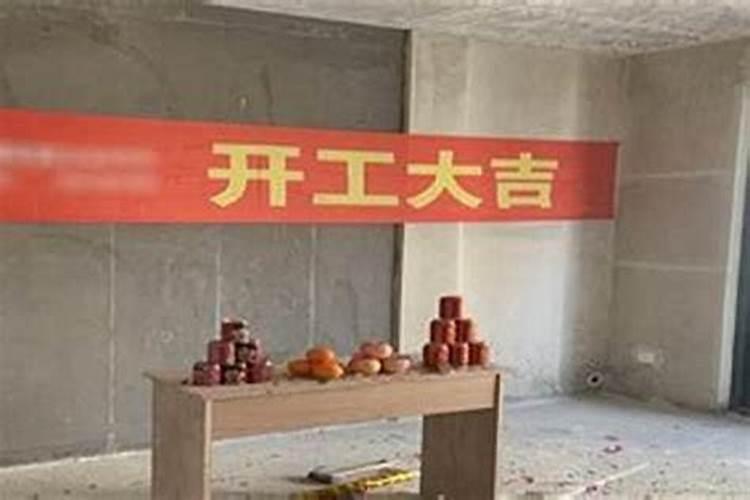 沿着山路行走是什么词性？