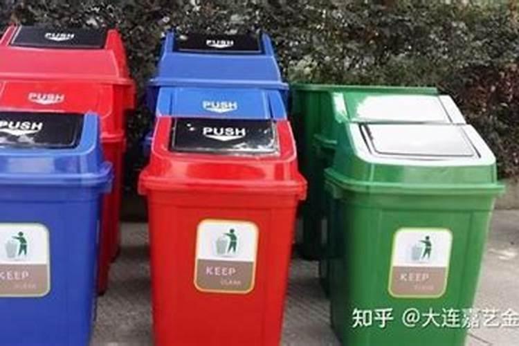 垃圾桶对着房门口好吗