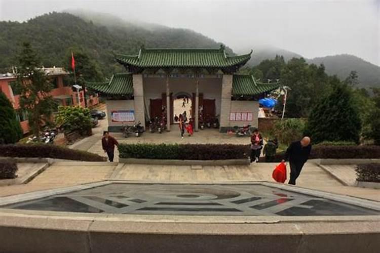 镜子放在哪里旺财,客厅优先