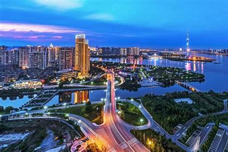 看阴阳宅风水学入门？当今比较好的风水师傅是哪位？