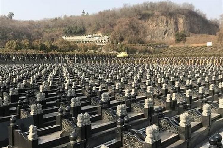 坟墓地后方有庙会不会有影响？