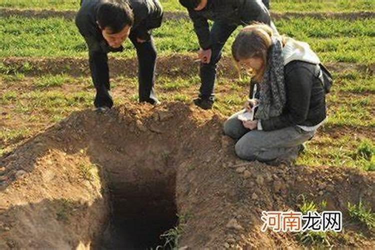 坟墓后面有洞有什么讲究