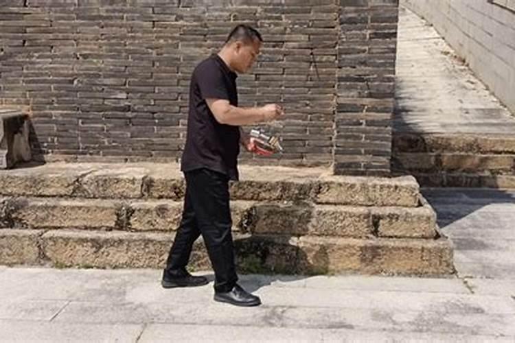 罗盘是用于风水探测的工具,它的使用方法是什么？