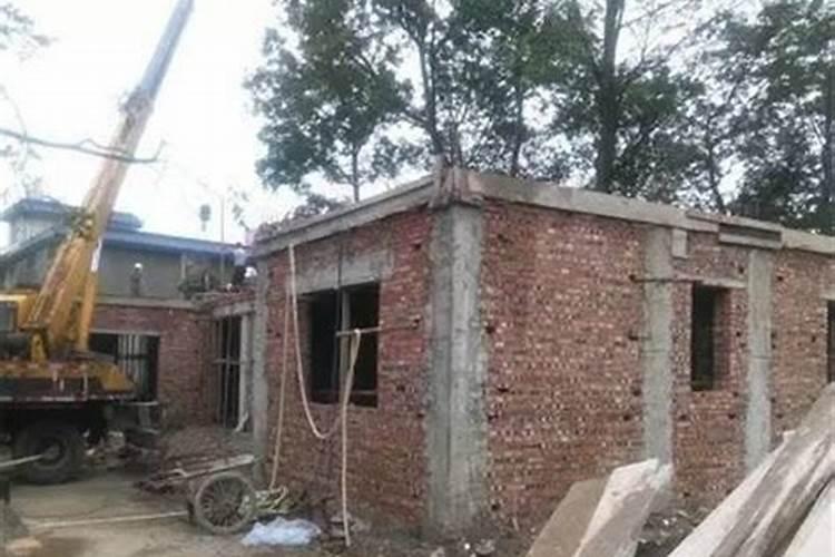 农村建瓦房我在街口不知道建多高的房子风水上好 麻烦给看下？？谢谢啦