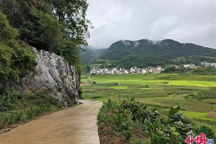 听说浙江有个八卦村,说是诸葛亮的后人建的 进去就出不来了,真的假...