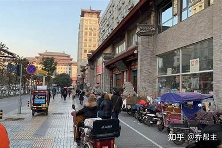 商铺两间打通两边都是门,风水好吗？