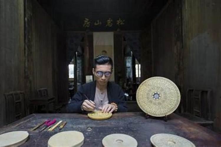那位懂的大师看看,我家厨房灶台要靠那面墙安放啊？