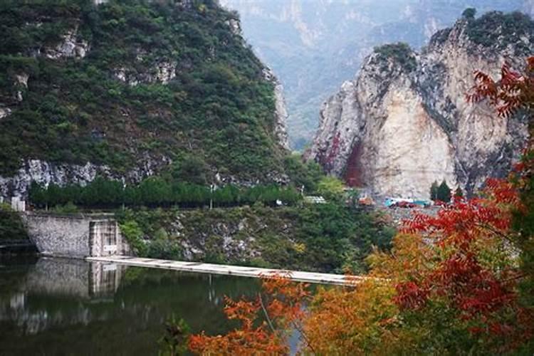 小区面湖面山风水好不好