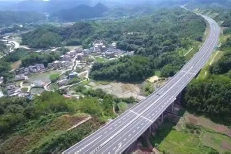大师帮忙看看这个小区风水怎么样,是不是属于三角形