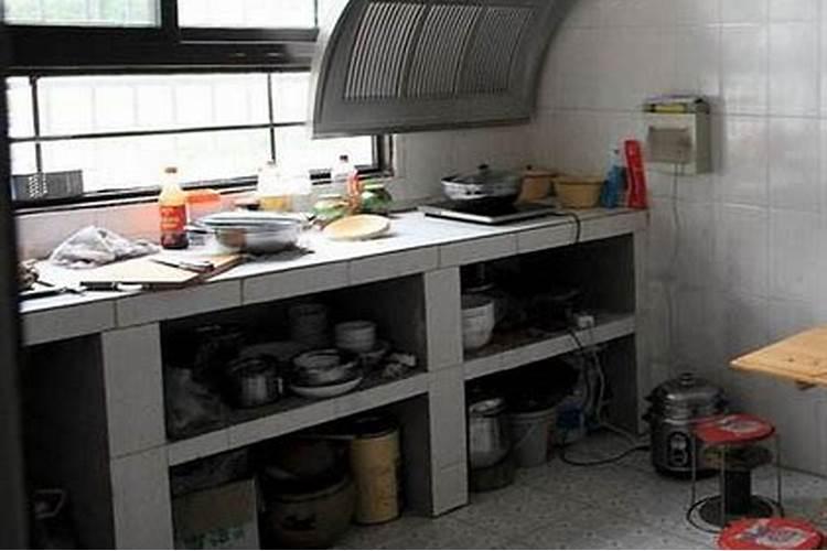 农村建房,厨房一般是单独建的!但从风水角度看,应建在哪边呢？