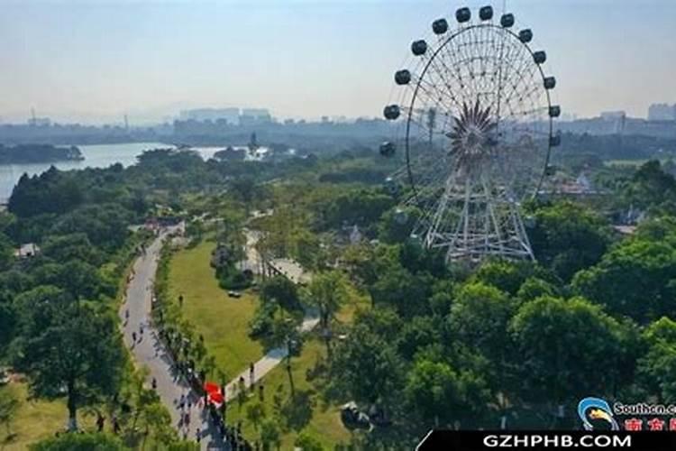 在书房什么位置摆放书桌最好