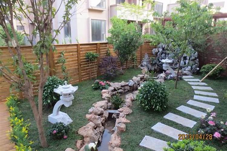 座北朝南大门朝南房屋出门右边离房屋十米建个鱼池行不行？