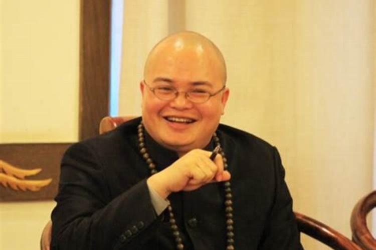 客厅有两个门怎么设计