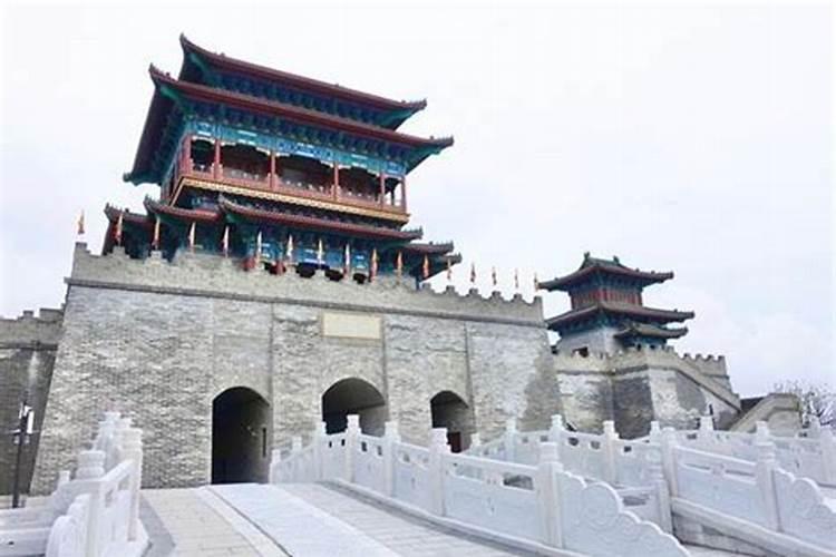 怎么选墓地风水宝地 不错坟地案山风水格局