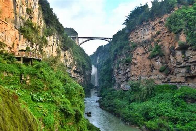 贵州好玩旅游景点视频介绍 贵州旅游景点大全视频