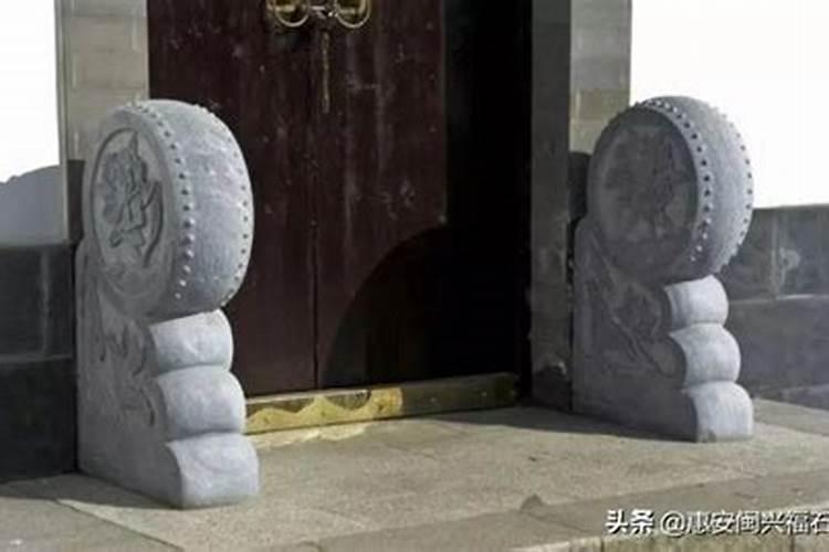 院子大门口摆放抱鼓好吗