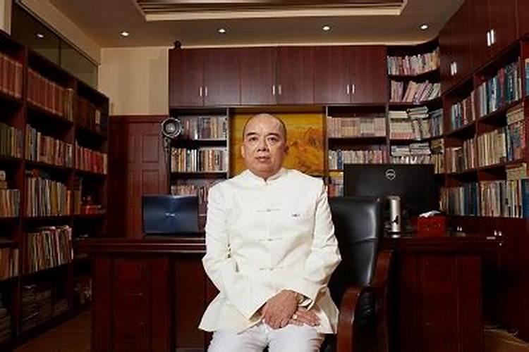 坟前正对一棵树好不好,如何化解？