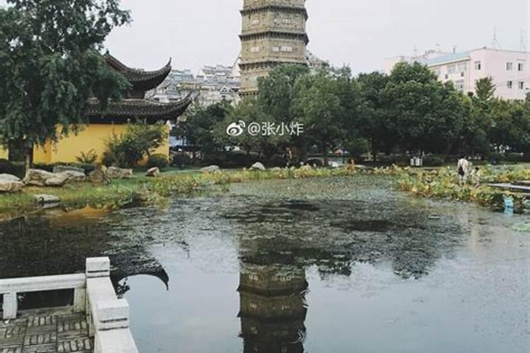 厨房上面做卧室儿女能住吗