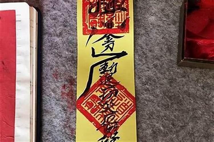 壁炉上摆什么装饰