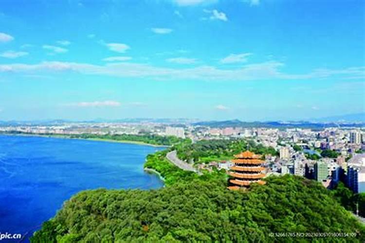 高2米8小卧室改复式效果图