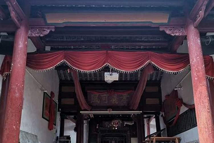 客厅东面墙适合挂山水画？