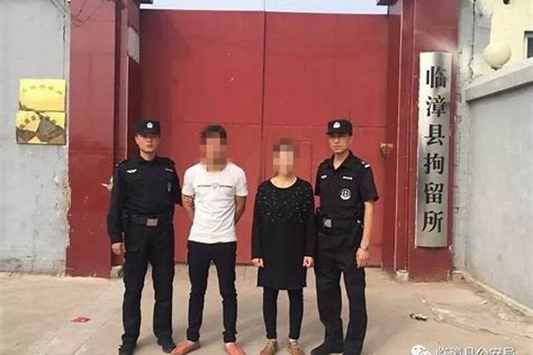 住宅大门前有两座小山好不好呀？