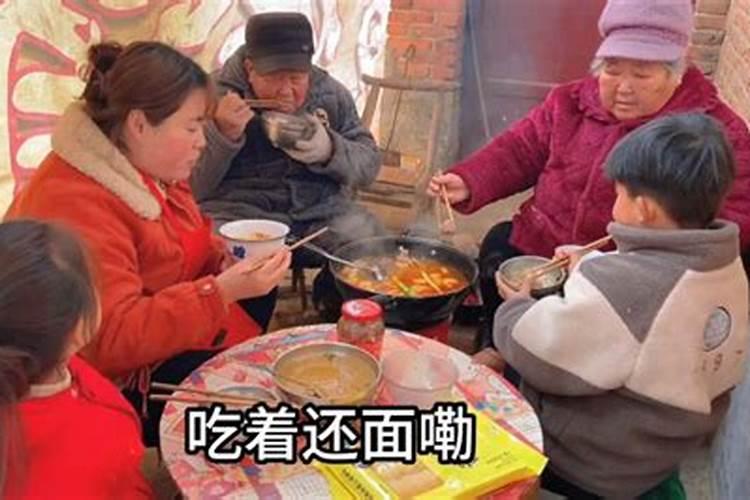 烤鸭店门面座西朝东鱼缸应该放在什么位置比较好？