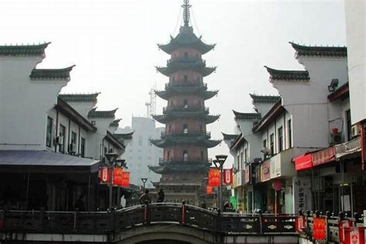 仿古建筑修建的劳务人工费(含辅材)大概多少钱一个平方？
