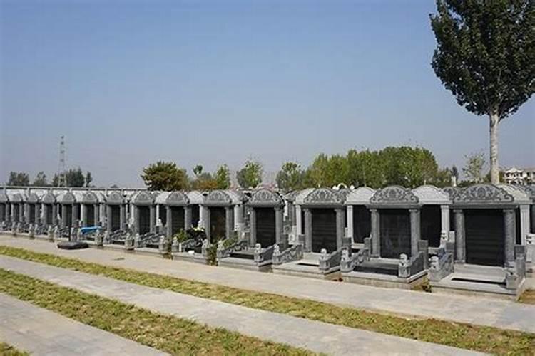 阴阳先生看墓地风水多少钱？