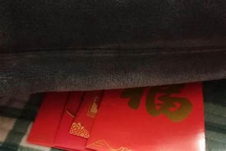 枕头下放6个还是8个硬币