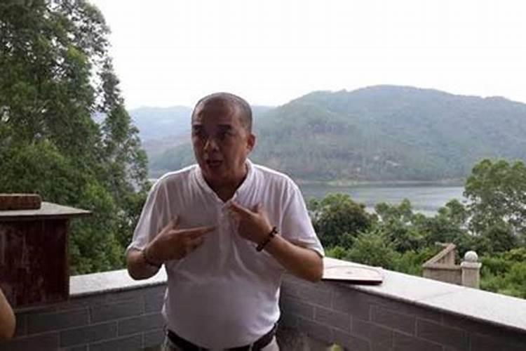 请问下香港或者台湾有没有什么比较出名的风水师可以约的？