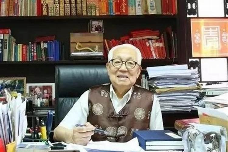 朋友圈夸麦霸怎么幽默发说说
