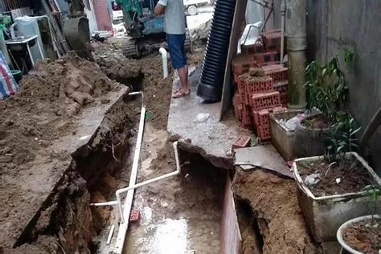 老话“坑塘屋,桥上房,必伤亡”,这句话是什么意思,有道理吗？
