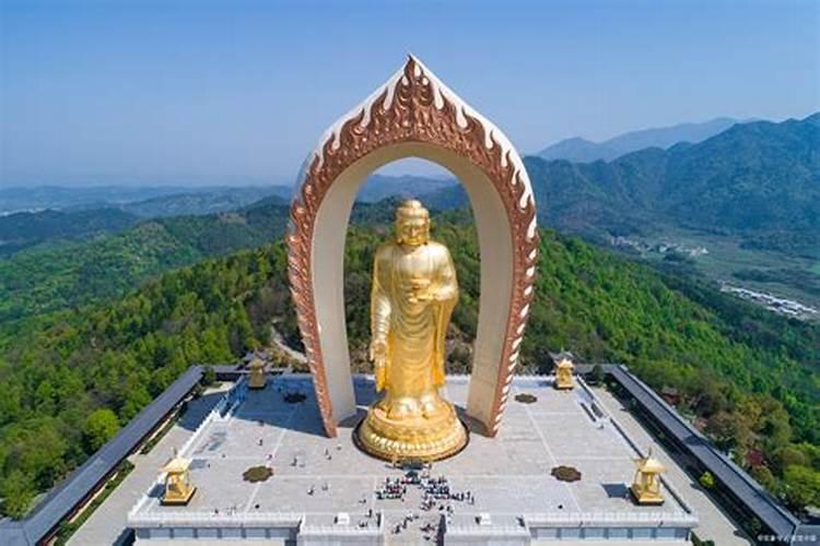 餐厅正对入户门挂什么装饰画合适