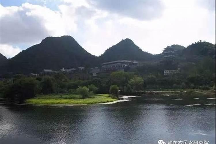 湖北孝感大悟到四川宜宾屏山县的经度差